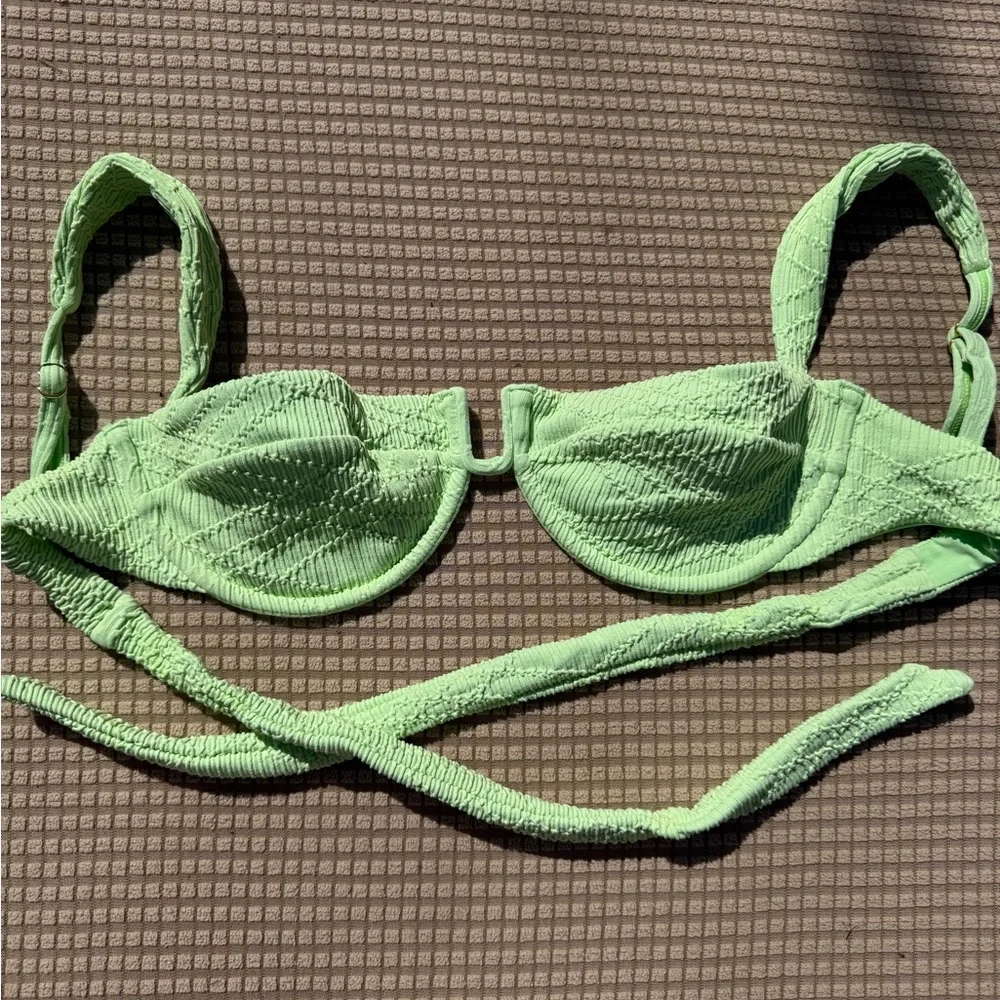 Monday Swimwear Cala Roja Top- lime green crinkle